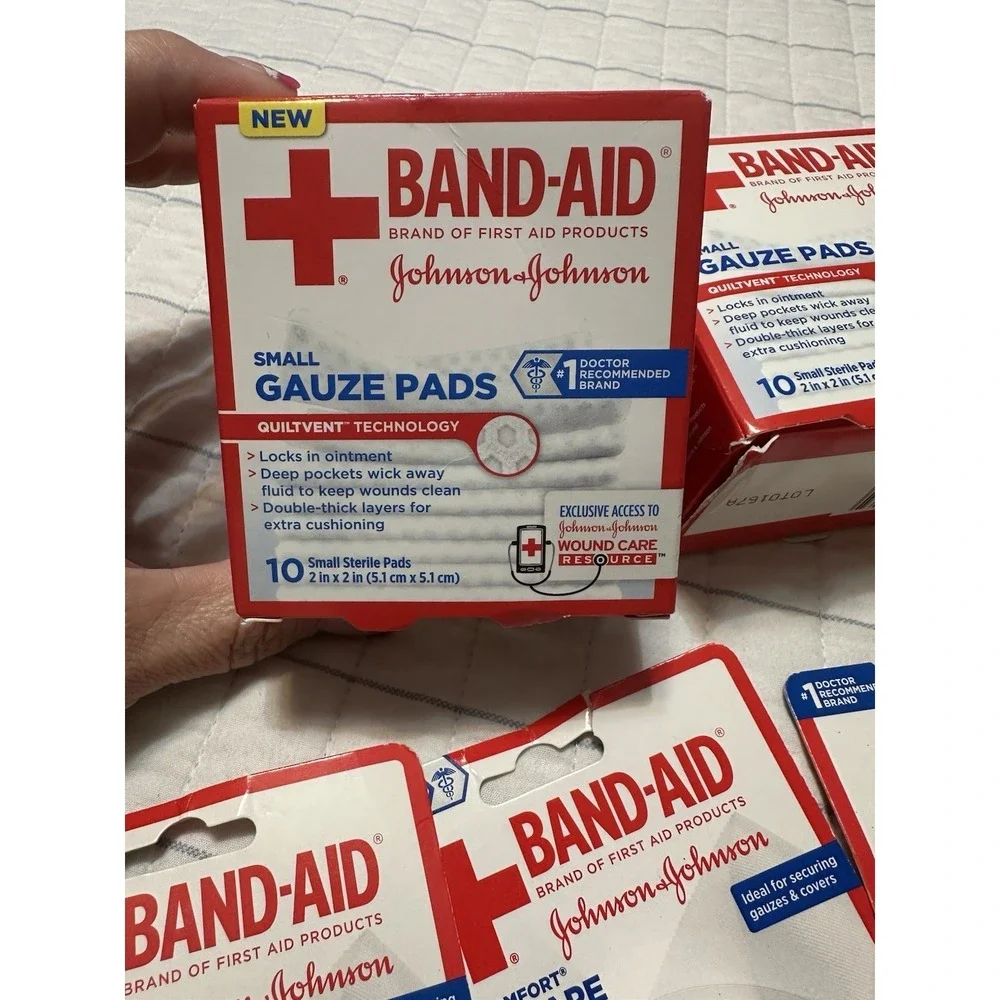 Band-Aid Johnson‎ & Johnson First Aid Lot Gauze Pads Rolled Gauze Cloth Tape New
